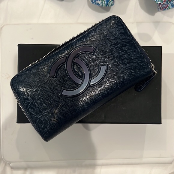 Chanel leather zip around medium wallet 6x3.5 x1 - Picture 1 of 10